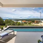 Hills With Pool 1 * Punat