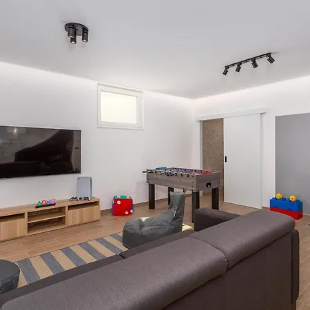 Hills With Pool 1 * Punat