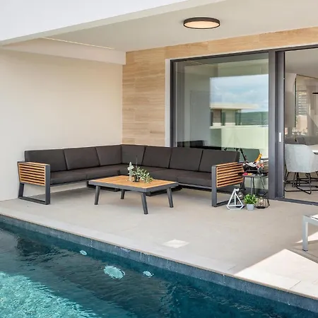 Сasa de vacaciones Hills With Pool 1 *