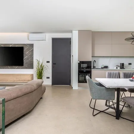 Hills With Pool 1 펜션 *