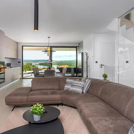 Hills With Pool 1 펜션