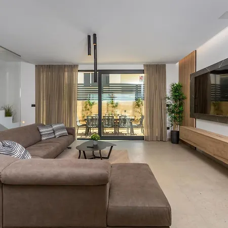 펜션 Hills With Pool 1 푸나트