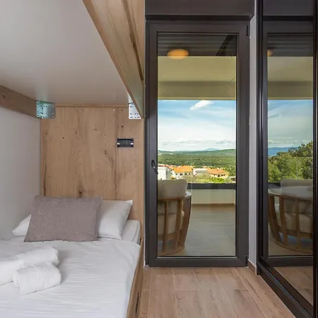 Hills With Pool 1 푸나트