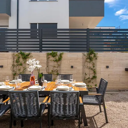 Hills With Pool 1 펜션