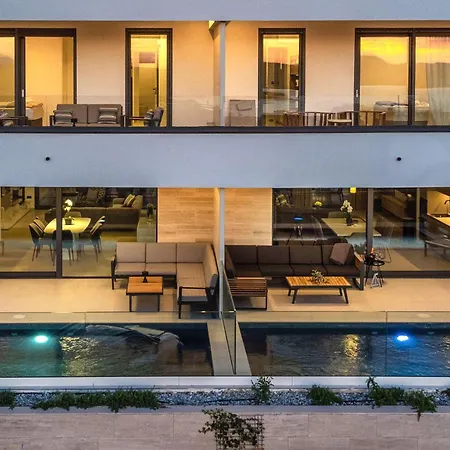 Hills With Pool 1 펜션 푸나트