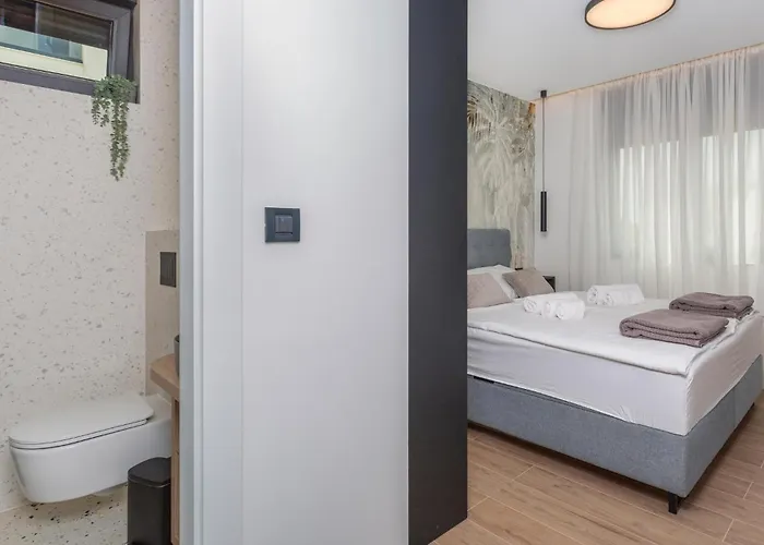 بيت للعطل Hills With Pool 1 *