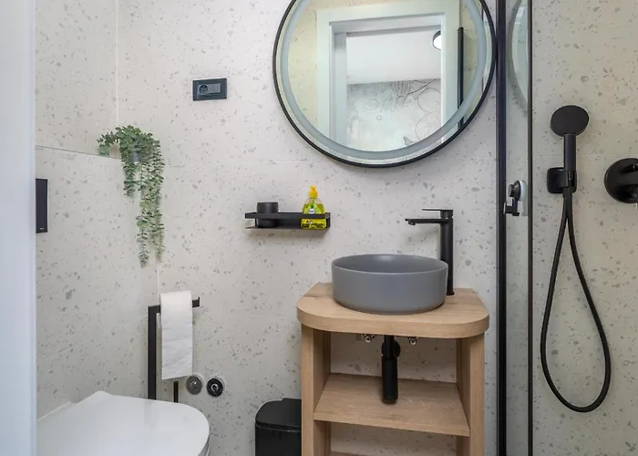 بيت للعطل Hills With Pool 1 *