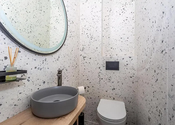 Hills With Pool 1 * بونات