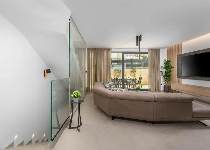 بيت للعطل Hills With Pool 1