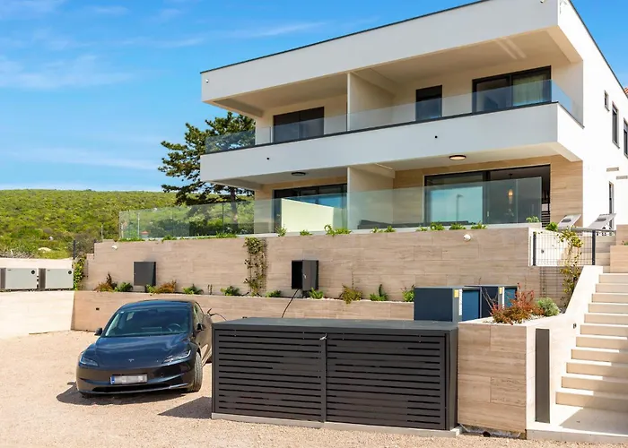 Hills With Pool 1 بونات