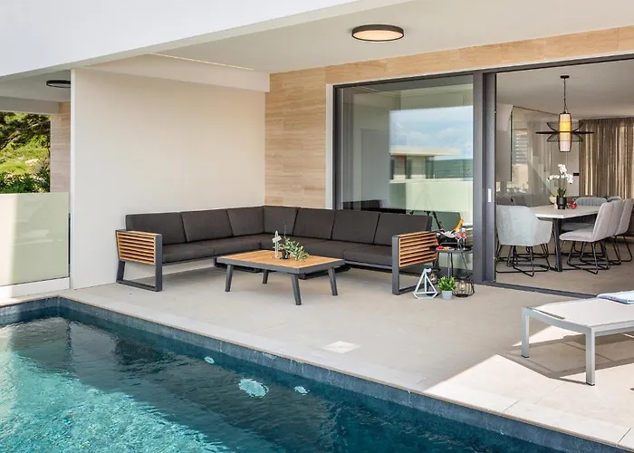 بيت للعطل Hills With Pool 1 *