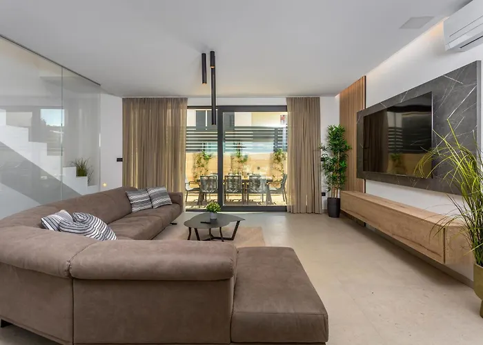 بيت للعطل Hills With Pool 1 بونات