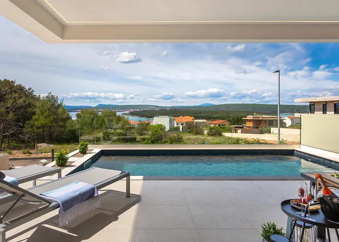 Hills With Pool 1 * بونات