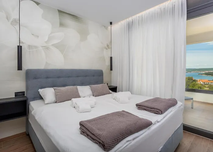 بيت للعطل Hills With Pool 1 *