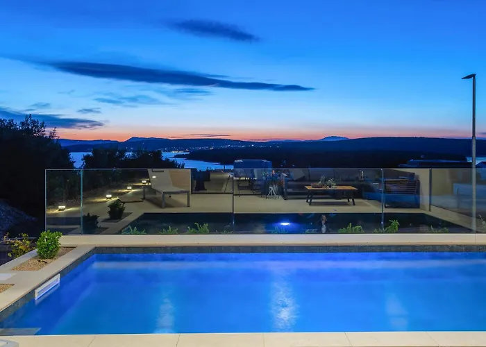 Hills With Pool 1 بونات