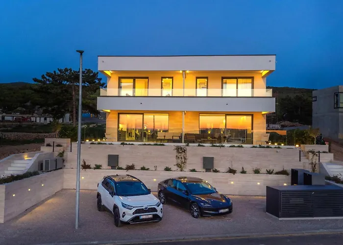 Hills With Pool 1 * بونات