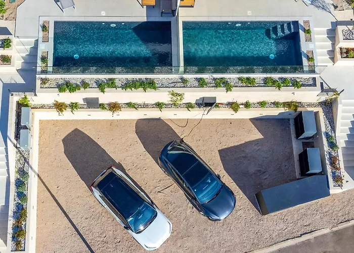 Hills With Pool 1 * بونات
